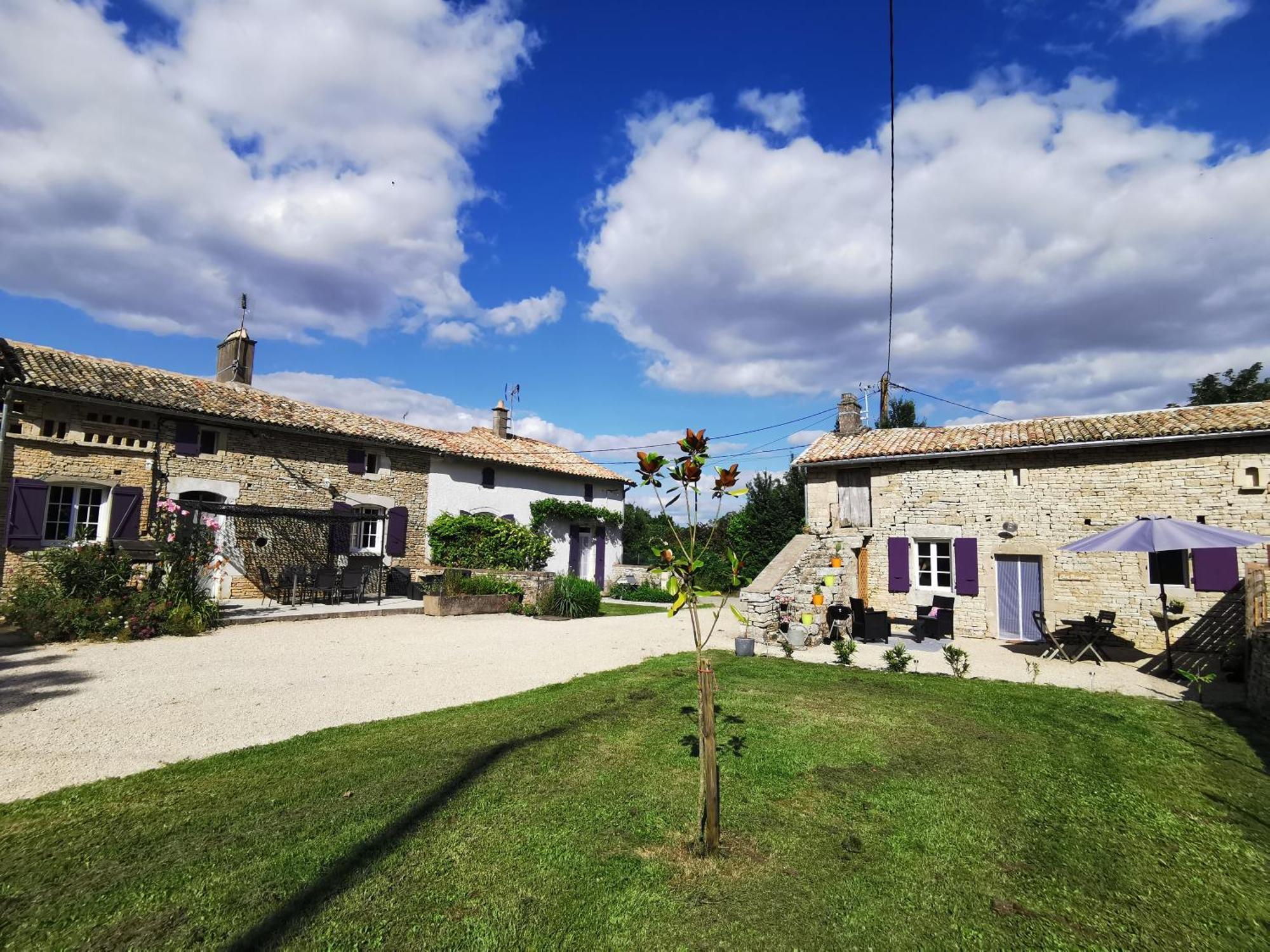 Les Gites De La Roche Elie. Chez Leonie Rom Exterior photo